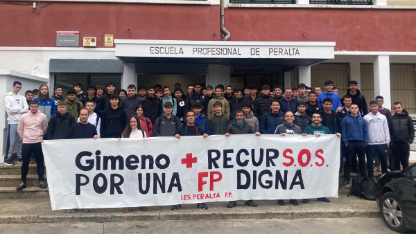 El IES Ribera del Arga participa en la huelga de FP